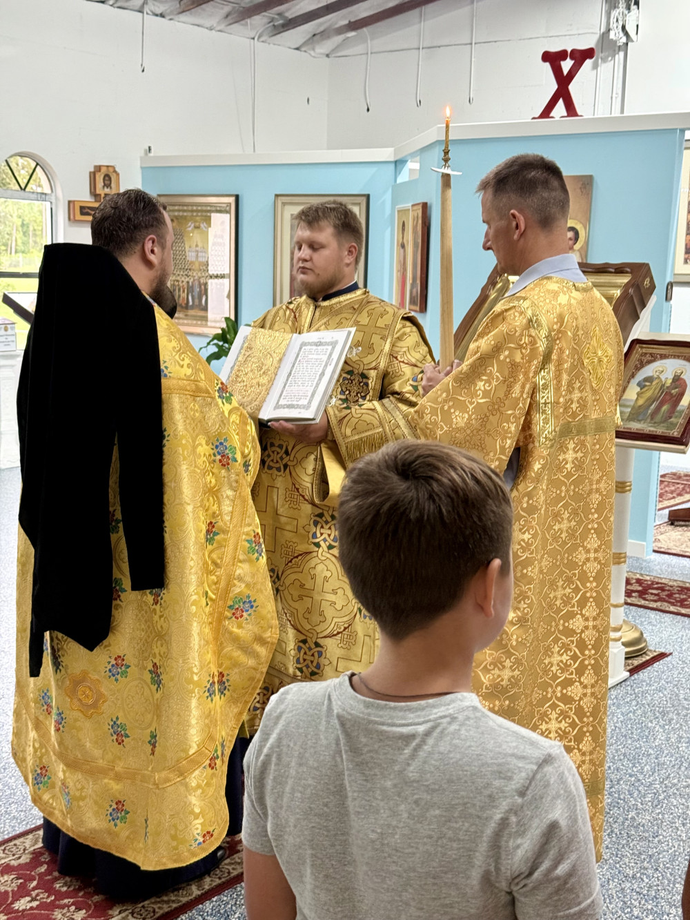 Славных и всехва́льных первоверхо́вных апостолов Петра и Павла.