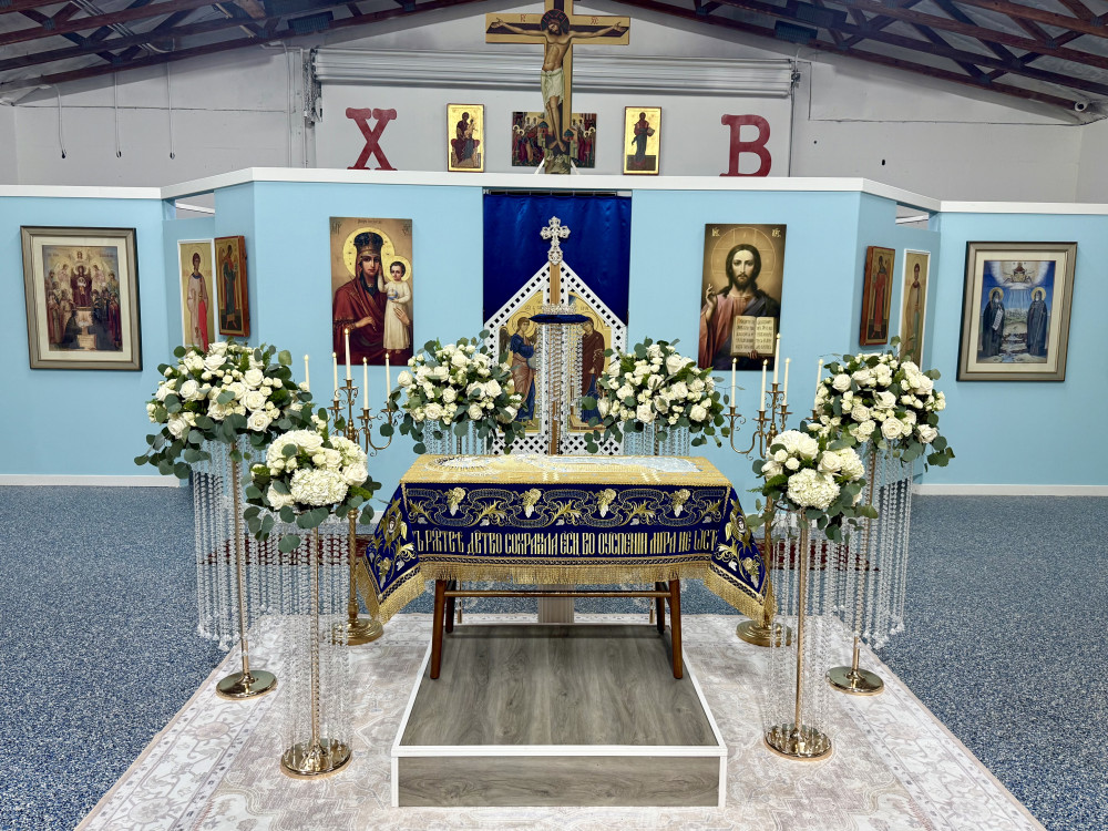 Царица Небесная во славе и тишине