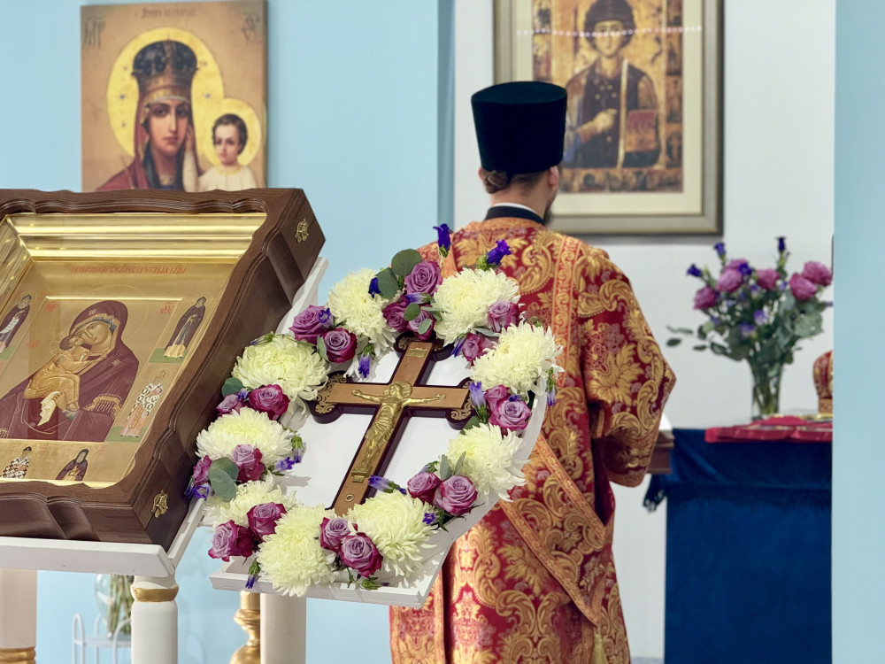 Всеми́рное Воздви́жение Честно́го и Животворя́щего Креста́ Госпо́дня.
