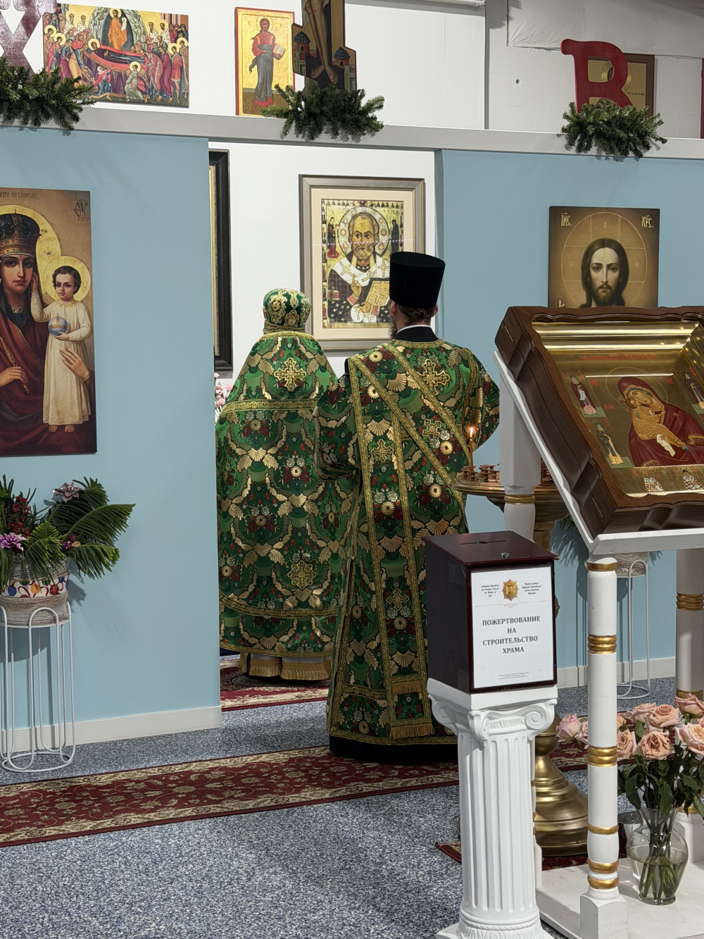 Новый год в молитве: ночная Божественная литургия в храме Почаевской иконы Божией Матери