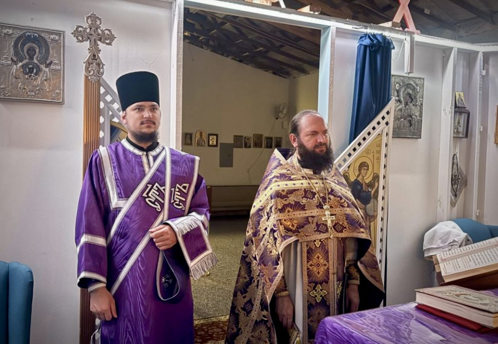 НОЧНАЯ ЛИТУРГИЯ В МОЛИТВЕННОЙ ТИШИНЕ МОНАСТЫРЯ