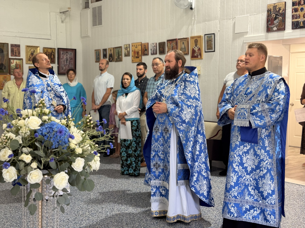 Праздник Успения Пресвятой Богородицы: Заамвонная молитва, проповедь и поклонение Кресту