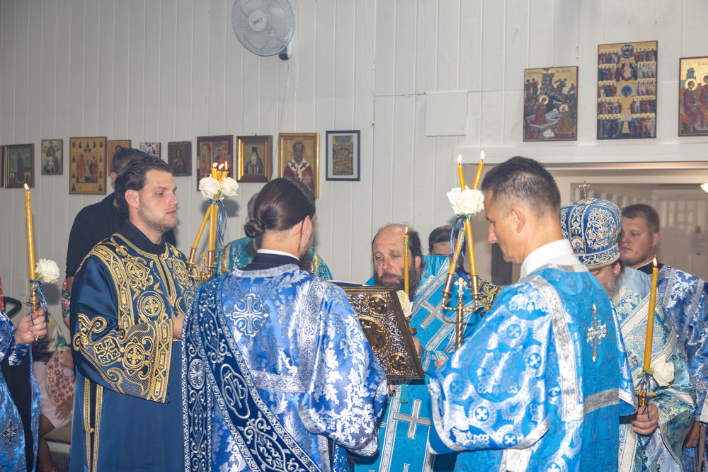 Всенощное бдение накануне престольного праздника
Полиелей, Канон, Великое славословие и завершение богослужения
