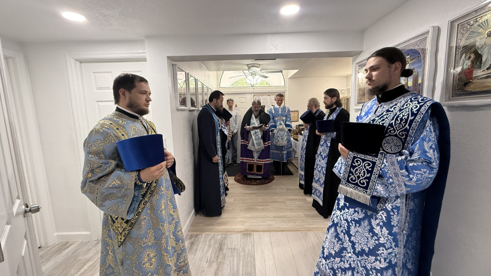 Всенощное бдение накануне престольного праздника
Вечерня