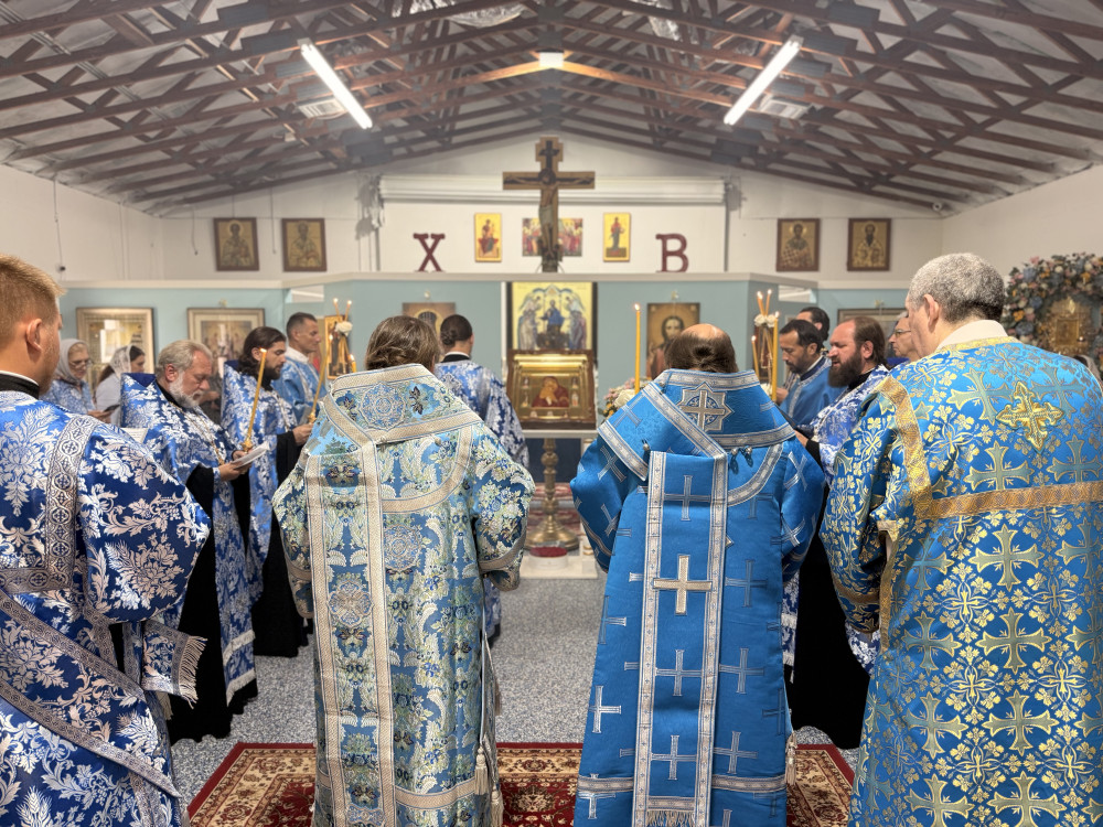 Всенощное бдение накануне престольного праздника
Утреня с Акафистом и Полиелеем