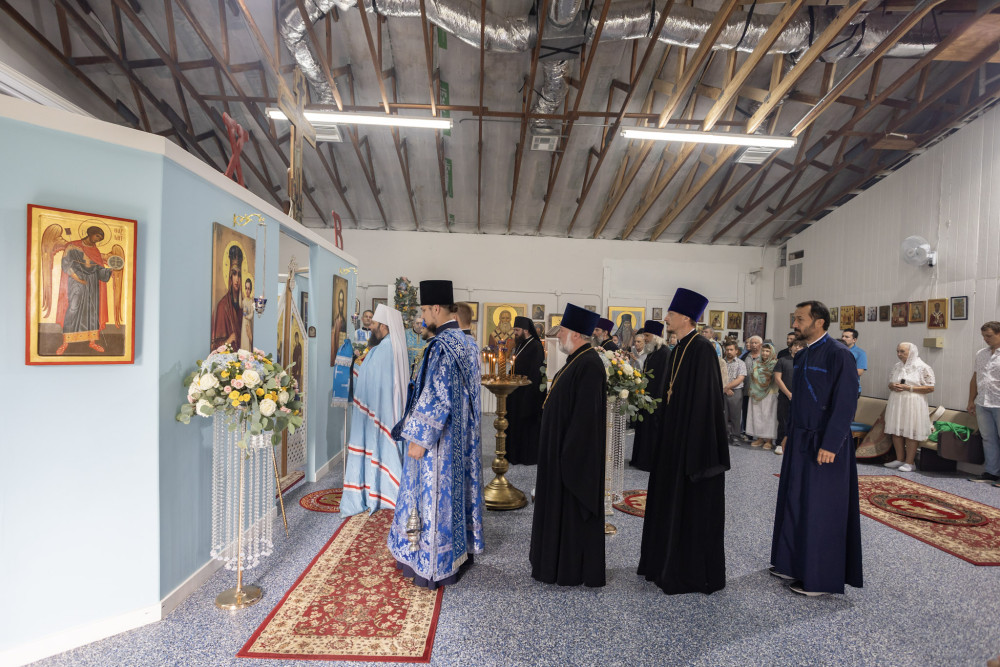 Престольный праздник: входные молитвы, часы и награждение пономарей